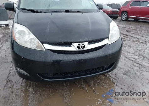 2008 Toyota Sienna Limited z USA, uszkodzony, nr VIN 5TDBK22C08S018318